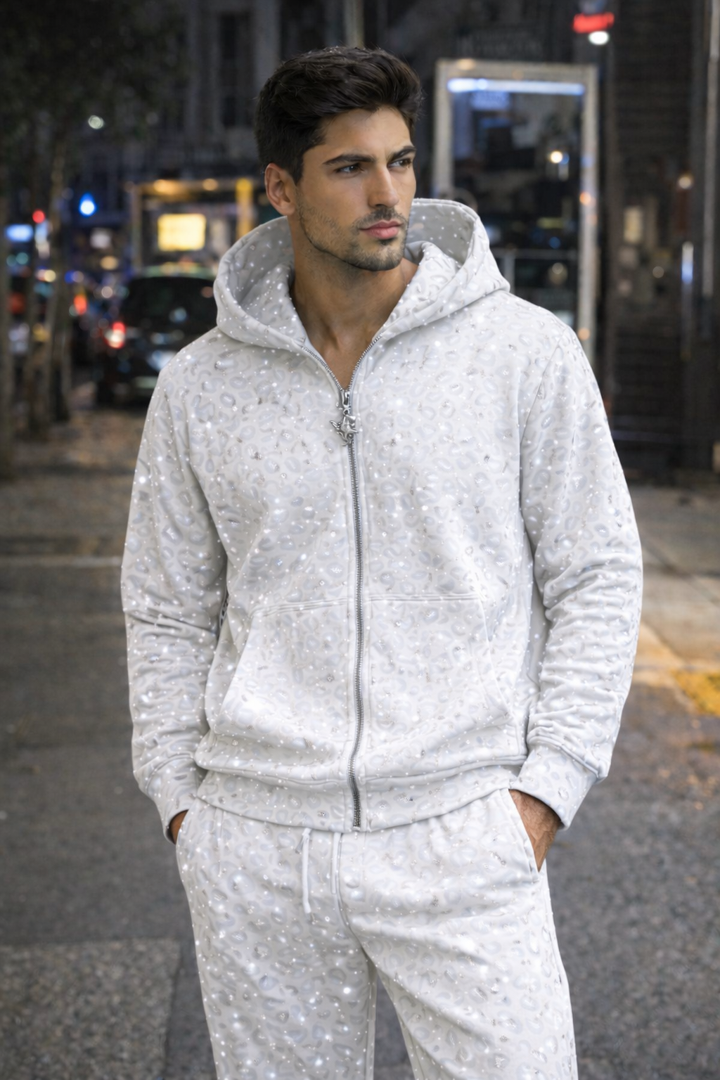 Conjunto com padrão leopardo e cristais Swarovski, edição limitada